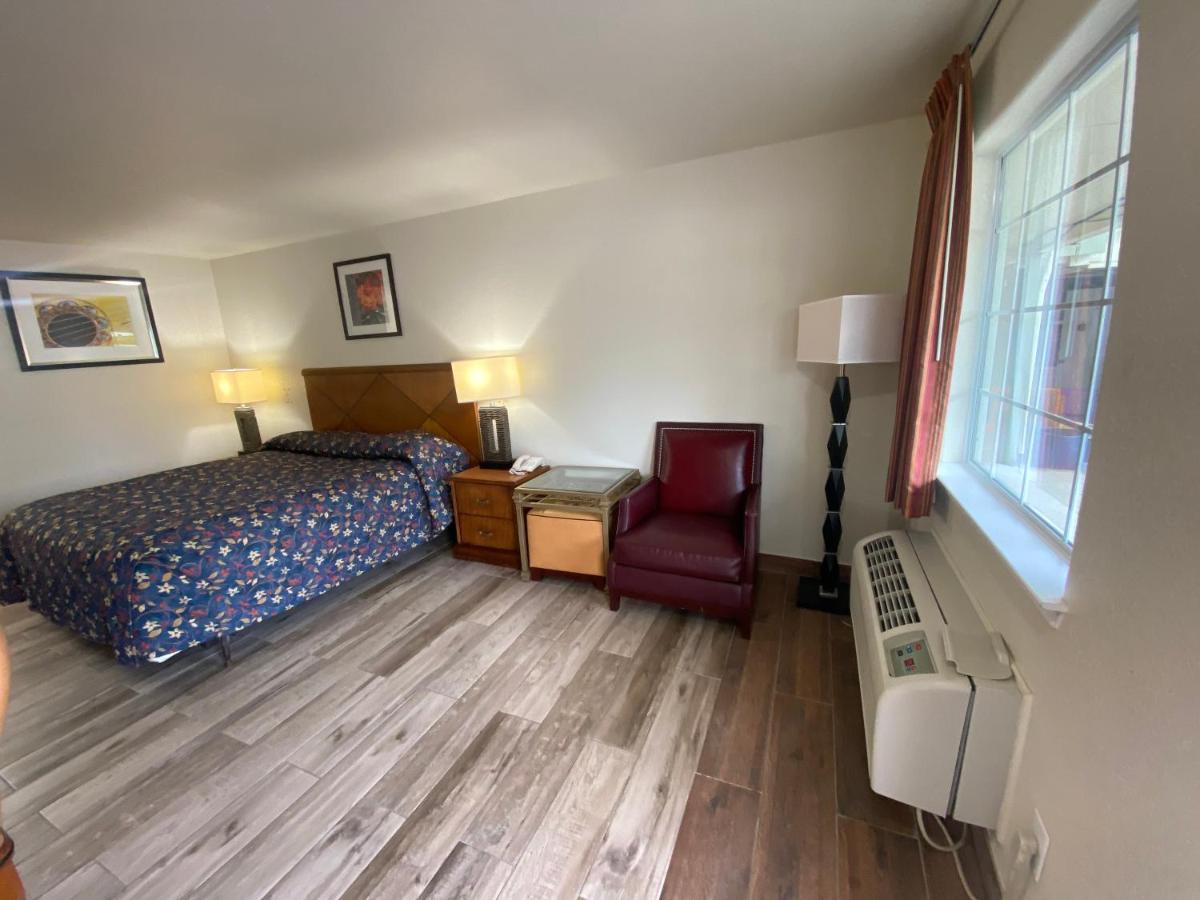 Cedar Creek Inn Bertram Luaran gambar