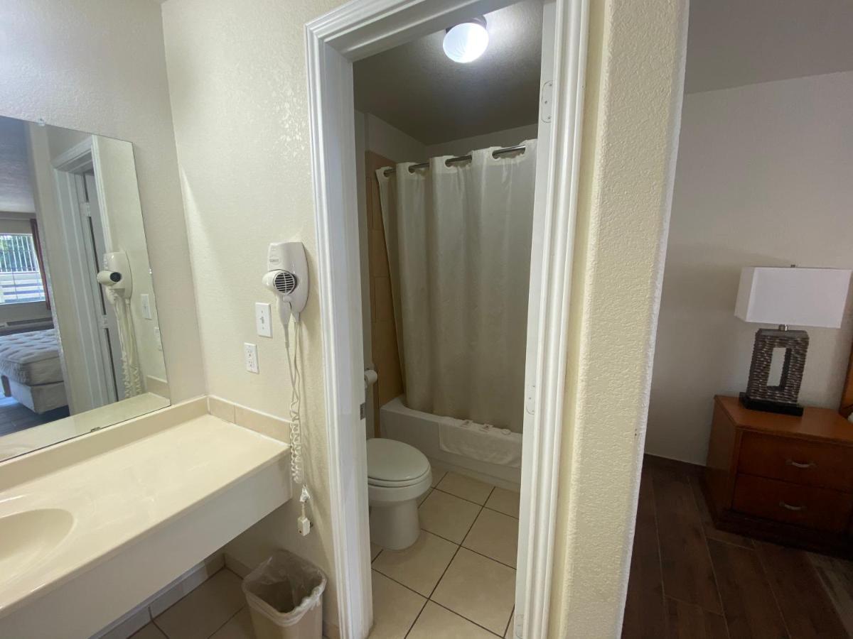 Cedar Creek Inn Bertram Luaran gambar