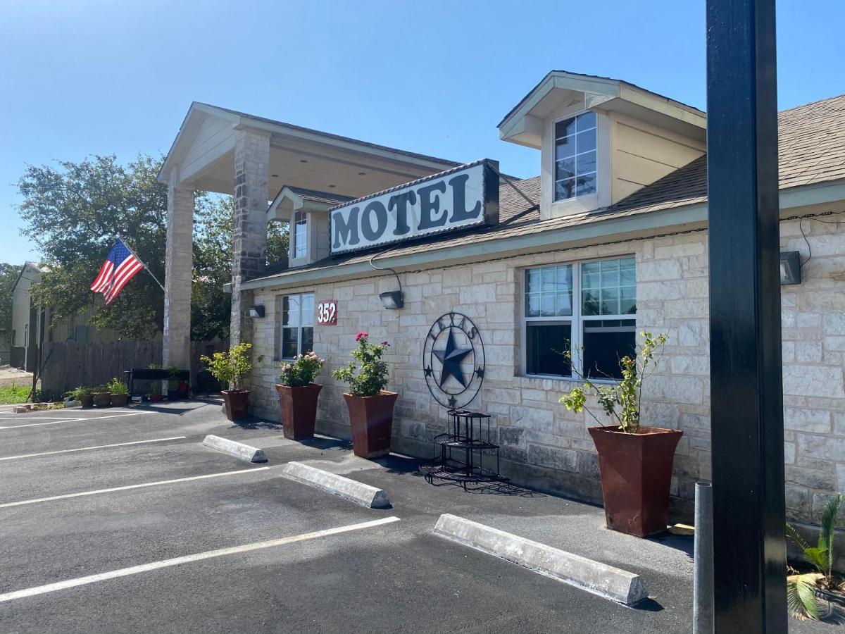 Cedar Creek Inn Bertram Luaran gambar