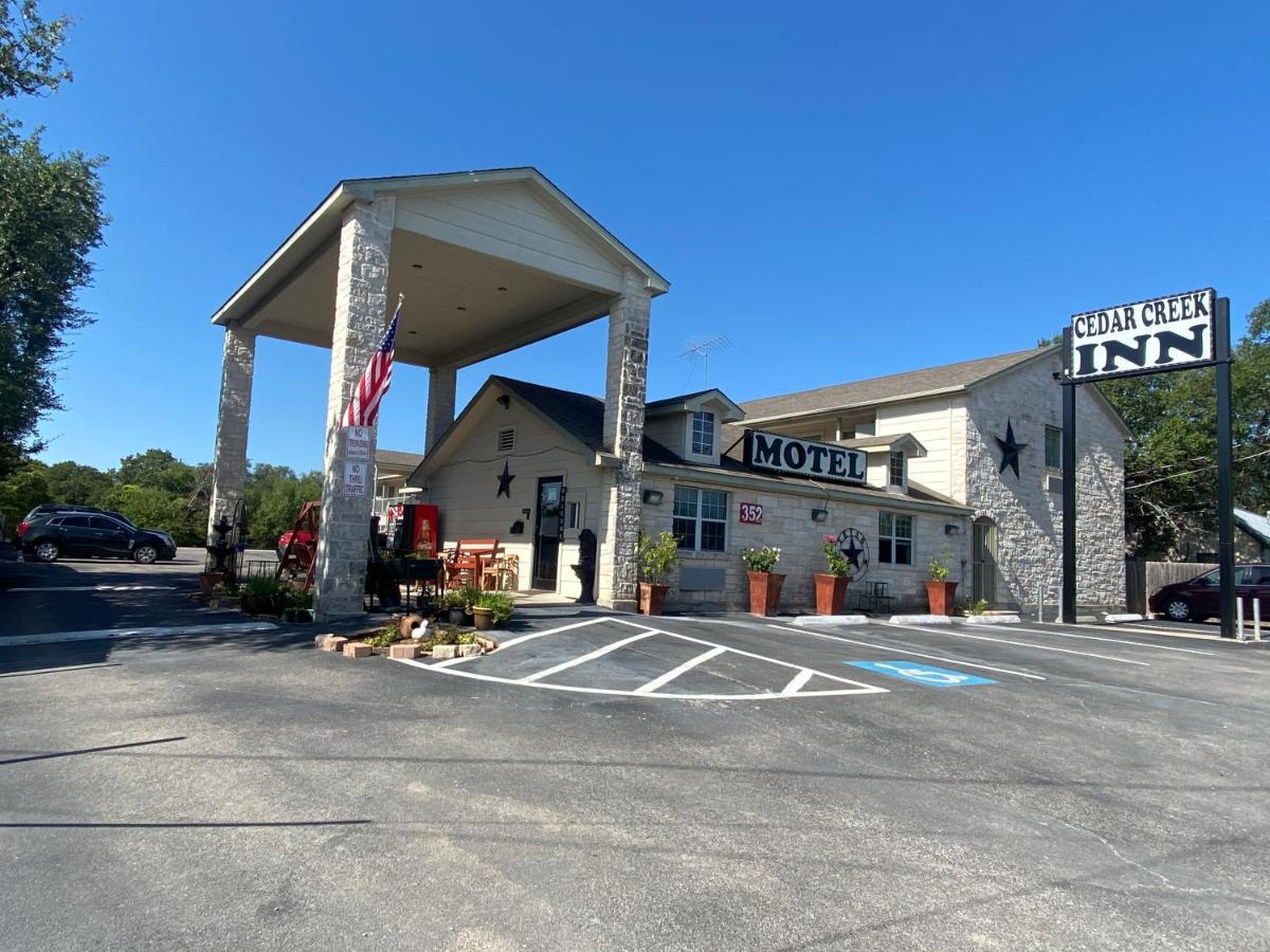 Cedar Creek Inn Bertram Luaran gambar