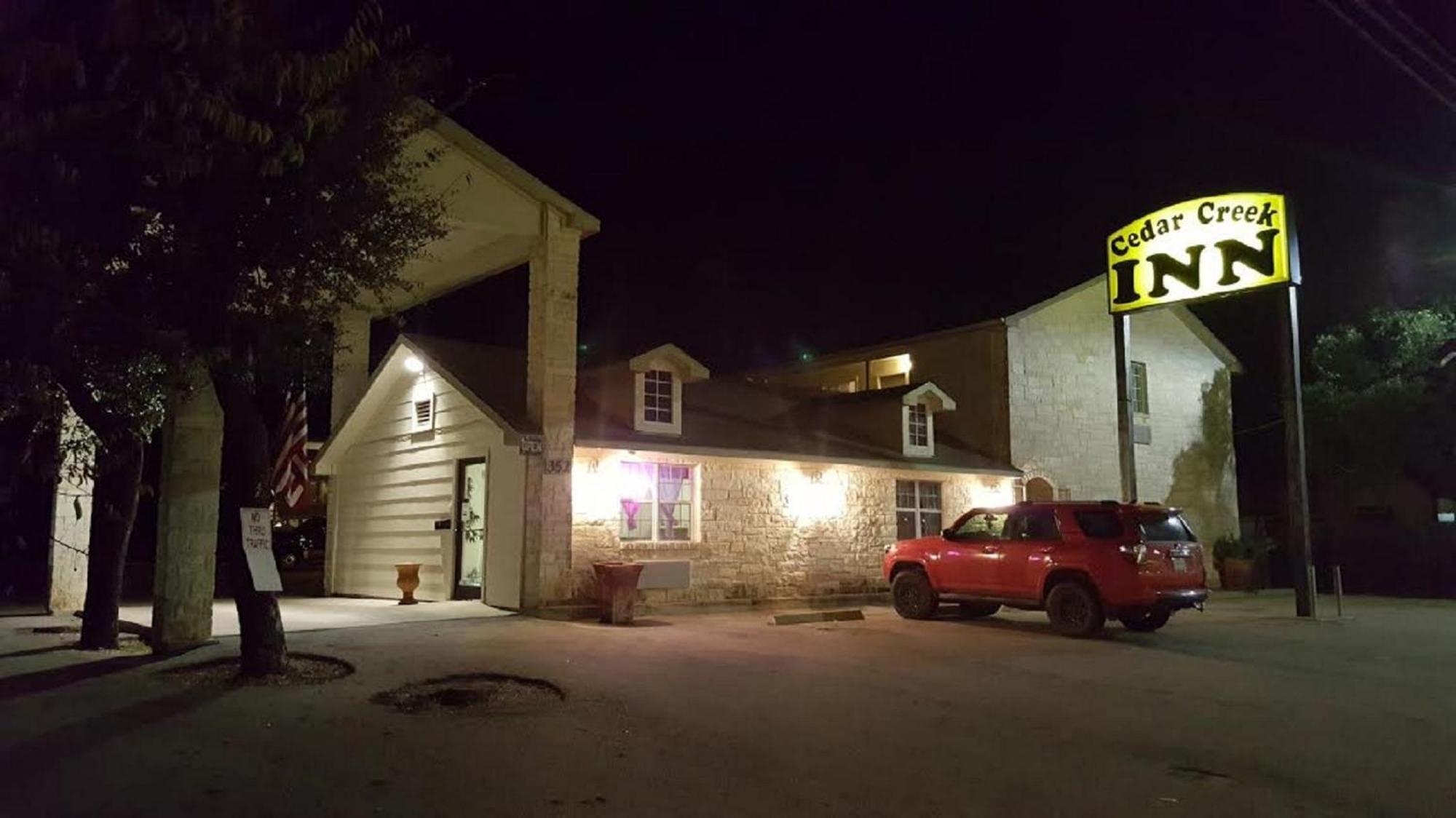 Cedar Creek Inn Bertram Luaran gambar