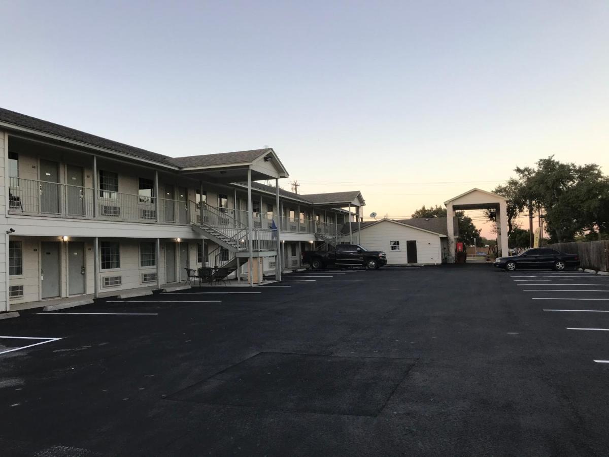 Cedar Creek Inn Bertram Luaran gambar