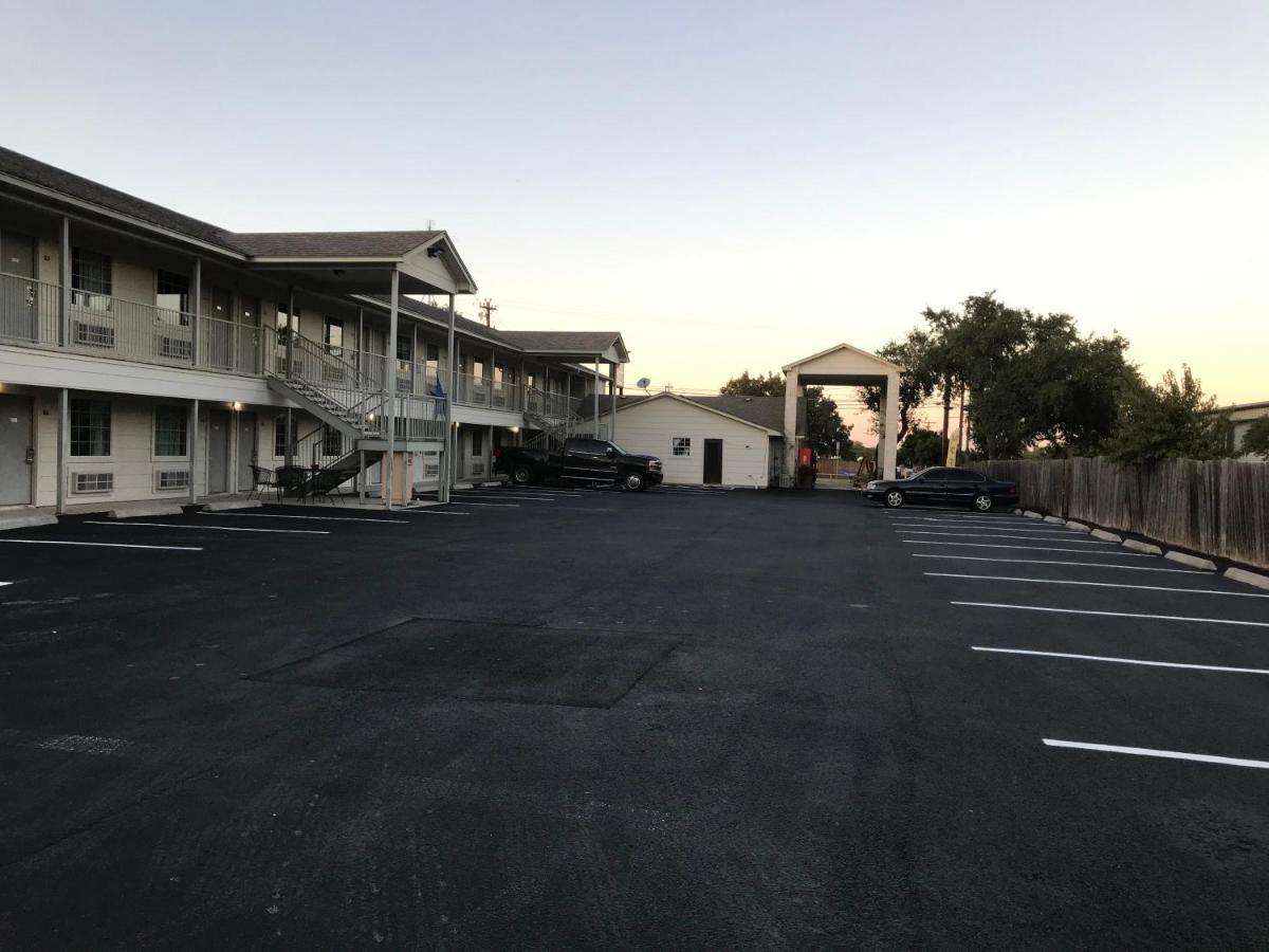 Cedar Creek Inn Bertram Luaran gambar