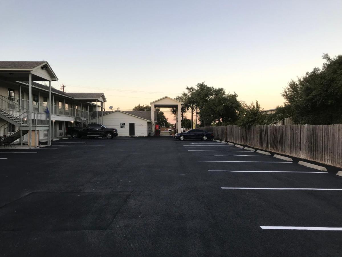 Cedar Creek Inn Bertram Luaran gambar